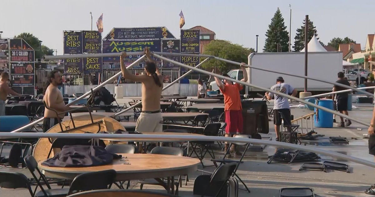 Tinley Park Country Fest delayed by Friday storms, but the shows and ribs go on