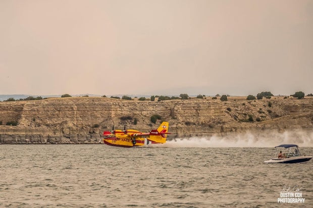 super-scooper-on-lake-pueblo-aspen-acres-fire-credit-dustin-cox-photography-2.jpg