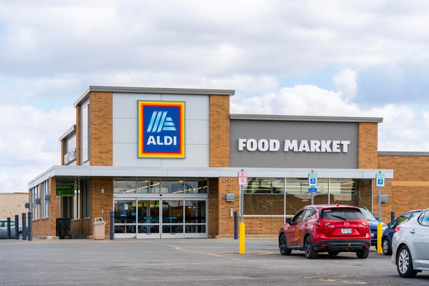 Aldi Market  Building Exterior 