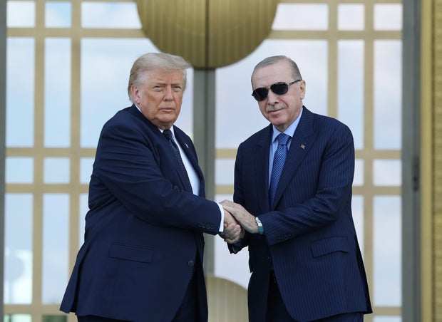 Turkish President Erdogan welcomes US President Trump with official ceremony in Ankara