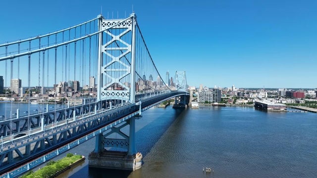 View of the Benjamin Franklin Bridge from New Jersey 