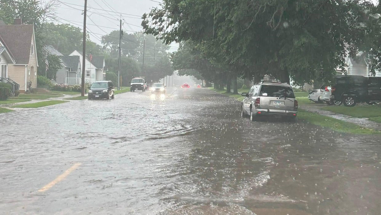 Southern Minnesota flooding traps people in homes, closes roads - CBS ...