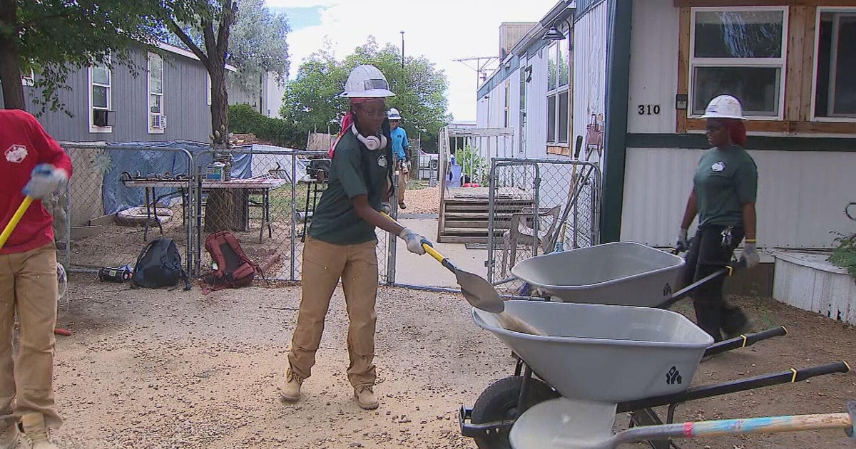 Colorado teens help protect Lafayette mobile homeowners with fire mitigation efforts at no cost
