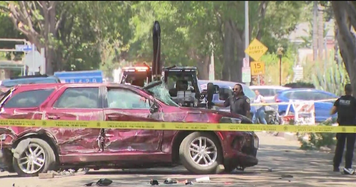 Chicago murder suspect crashes during police pursuit near Hollywood Walk of Fame