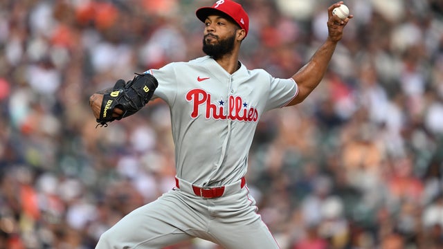 Cristopher S&aacute;nchez winds up to throw during a game in Detroit 