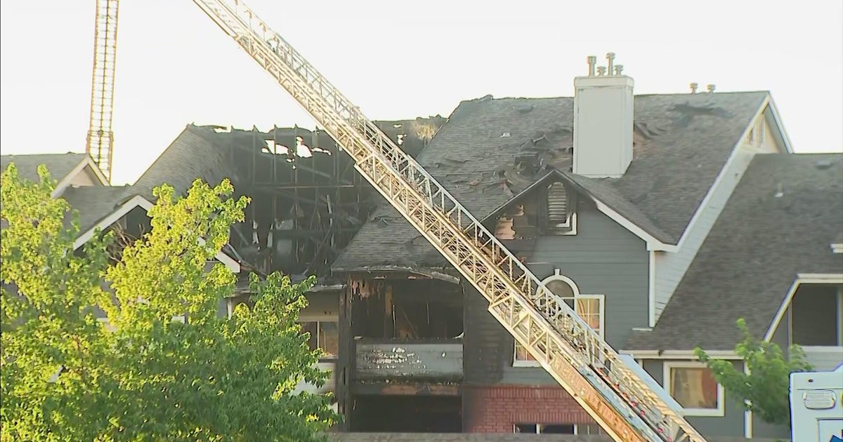 Fire destroys apartment building in Denver metro area, displacing ...