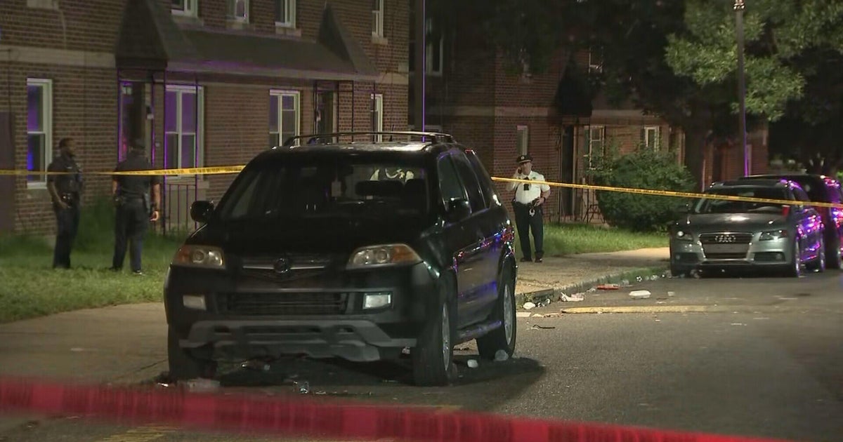 1 dead, 4 others injured after gunshots ring out at Lawncrest apartment complex, police say