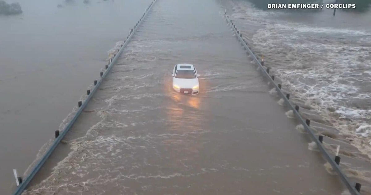 Torrential rain triggers flash flood emergency in Texas