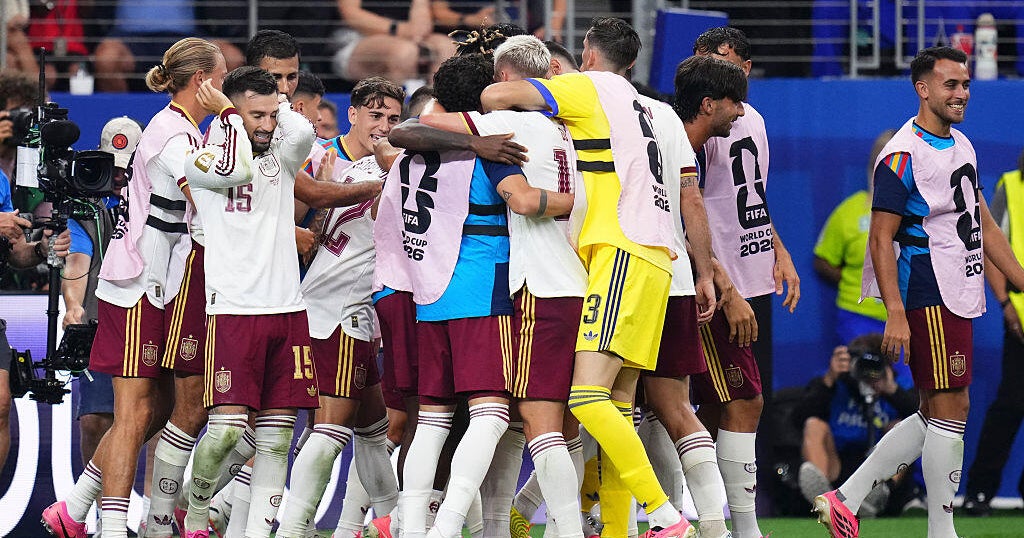Испания достигна финал на Световното първенство с доминираща победа с 2-0 над Франция