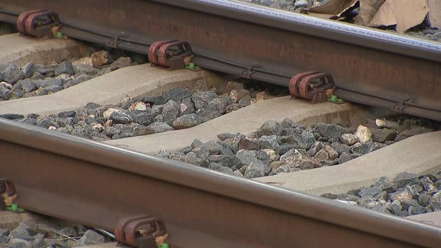 train-tracks.jpg 