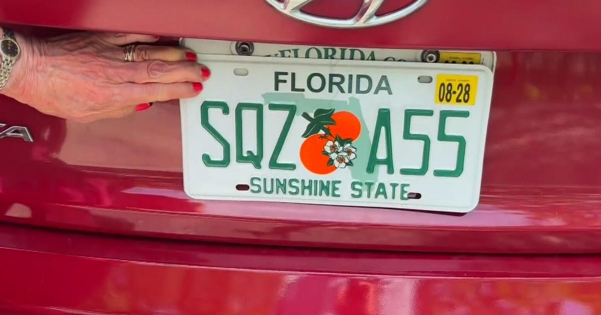 Стиснете какво? A Florida woman is the talk of her town with a racy license plate she got in the mail