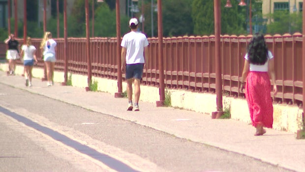 Mental health experts warn of extreme heat's impact on some medications