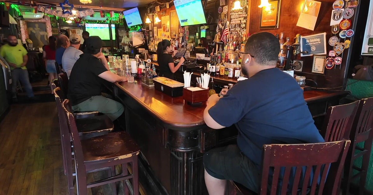 cbsnews.com - Elle  McLogan - World Cup gives NYC bars a boost, while hotel industry says bookings are falling short
