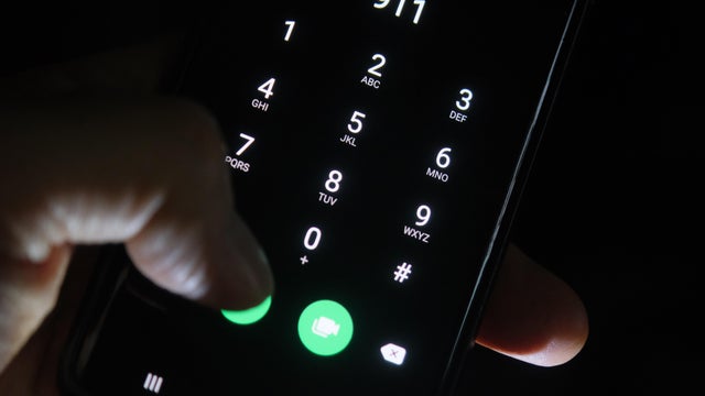 Dialing 911 on a mobile phone 