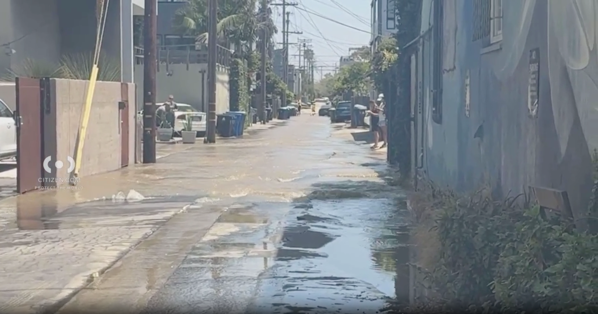 Three ruptured water pipes cause flooding in Venice neighborhoods - CBS ...