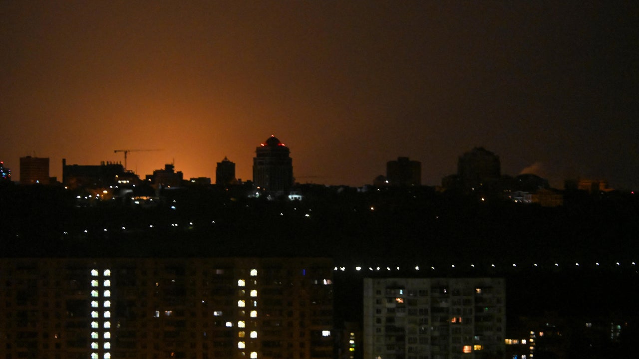 Deadly Russian attacks on Ukrainian cities kill 6 and expose defense gaps: 