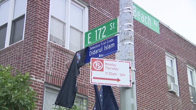 A street sign reading "Detective First Grade Didarul Islam Way." 