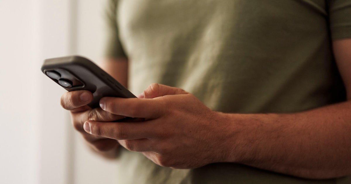 New study reveals how parents' use of their phones impacts their kids