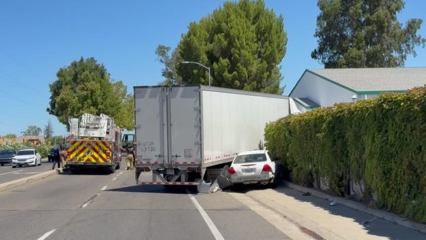 y-semi-truck-vs-vehicle-crash-into-school-vo-sac-metro-fire-2.jpg 