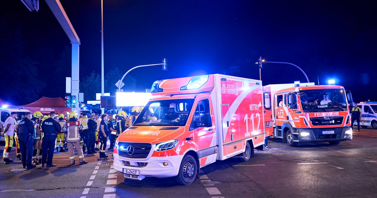 Превозно средство се вряза в короната на ЛГБТК+ парада в Берлин, уби най-малко 1 човек