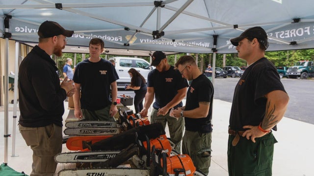 de-fire-crews.jpg 
