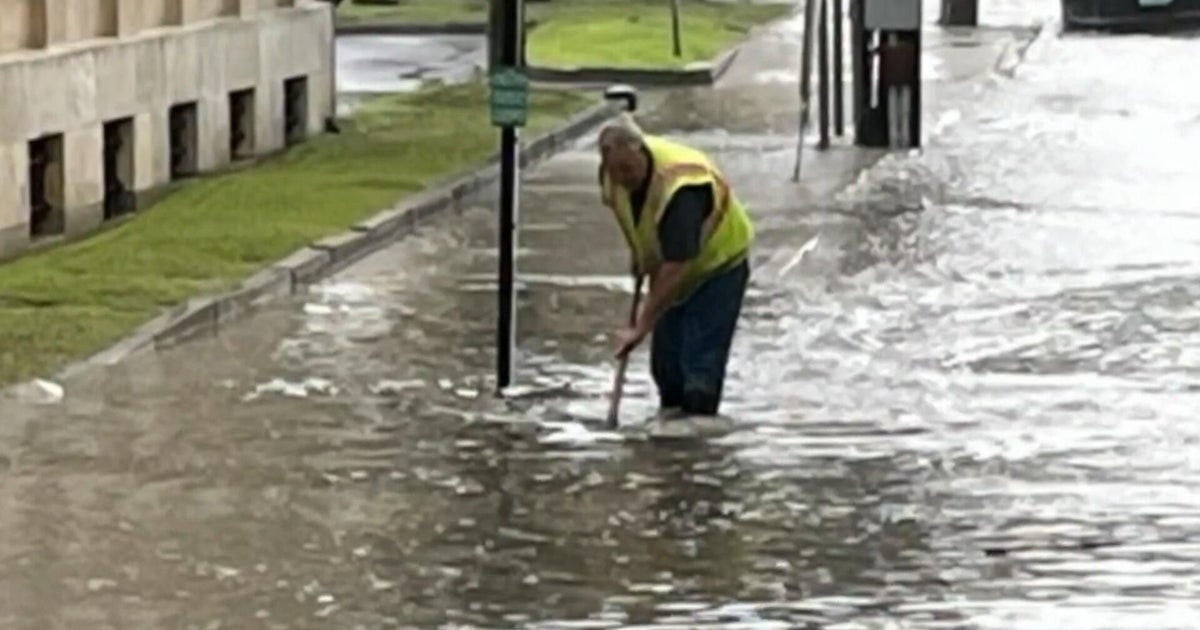 Deadly storms batter Northeast, triggering travel delays