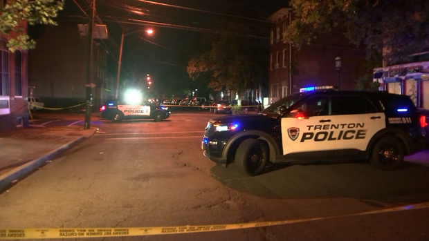 trenton-police-investigation-pic-8-officers-on-scene.png