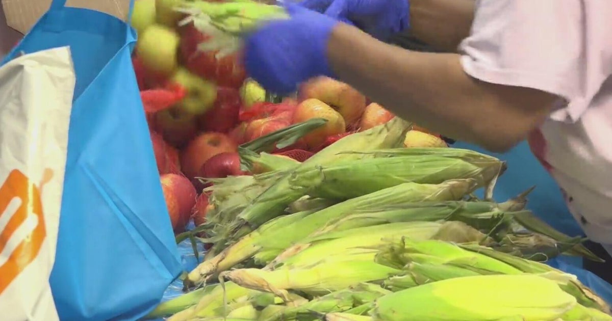 After donated groceries were thrown away, Wilkinsburg apartment residents receive promised food