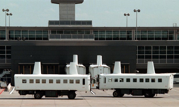 06/24/00 - SLUG: FI/AIRLINES - CAPTION: For consumer story on th