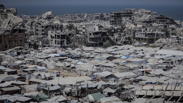 Displaced Palestinians endure extreme summer heat in Gaza 