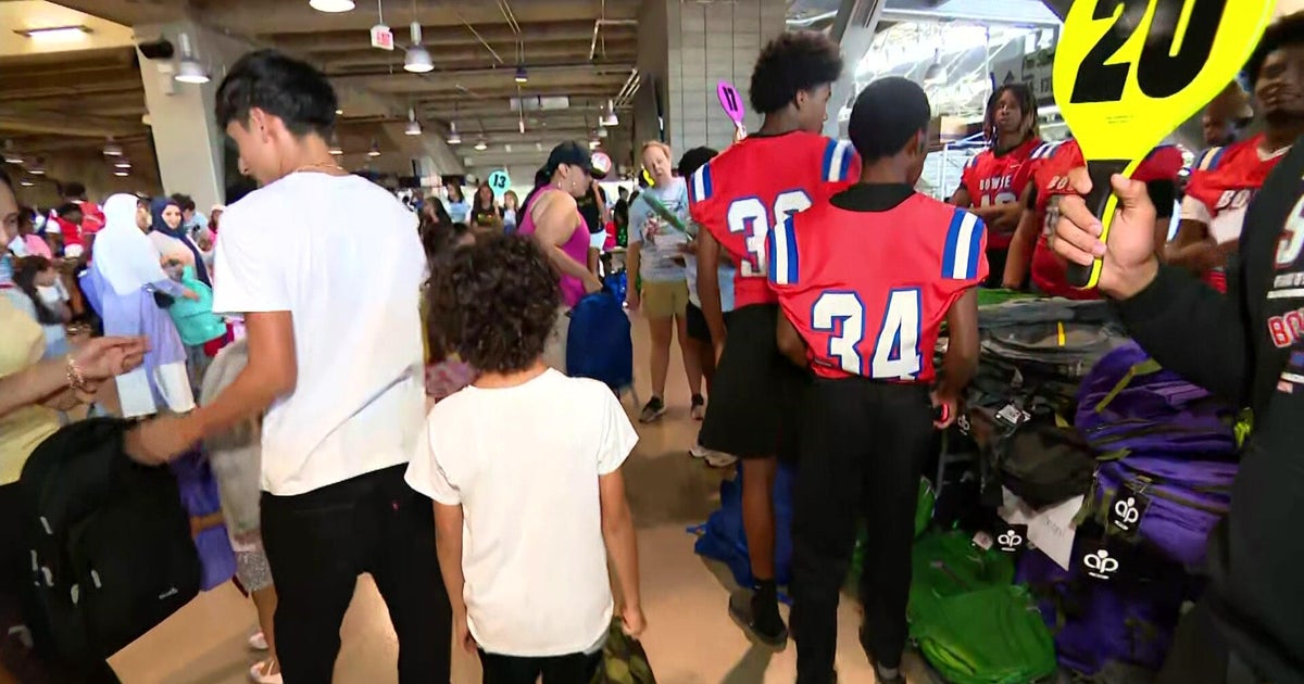 Thousands of Arlington ISD students get free backpacks, haircuts at back-to-school event