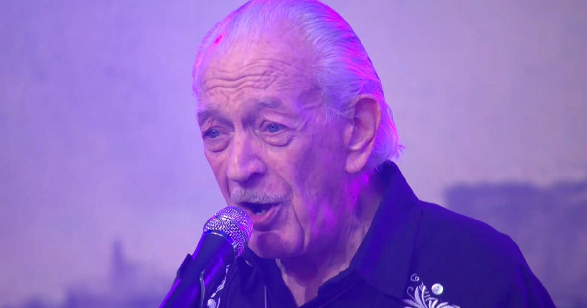 Saturday Sessions: GA-20 and Charlie Musselwhite perform "I Can't Hold Out"