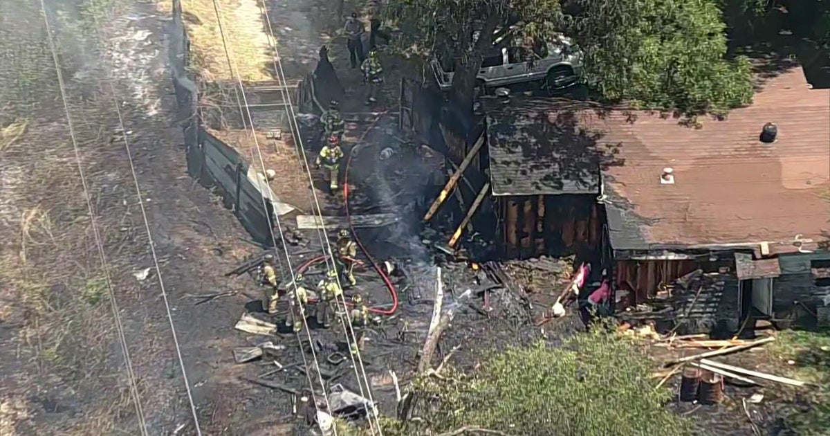 Firefighters battle blaze along railroad line in southeast Fort Worth