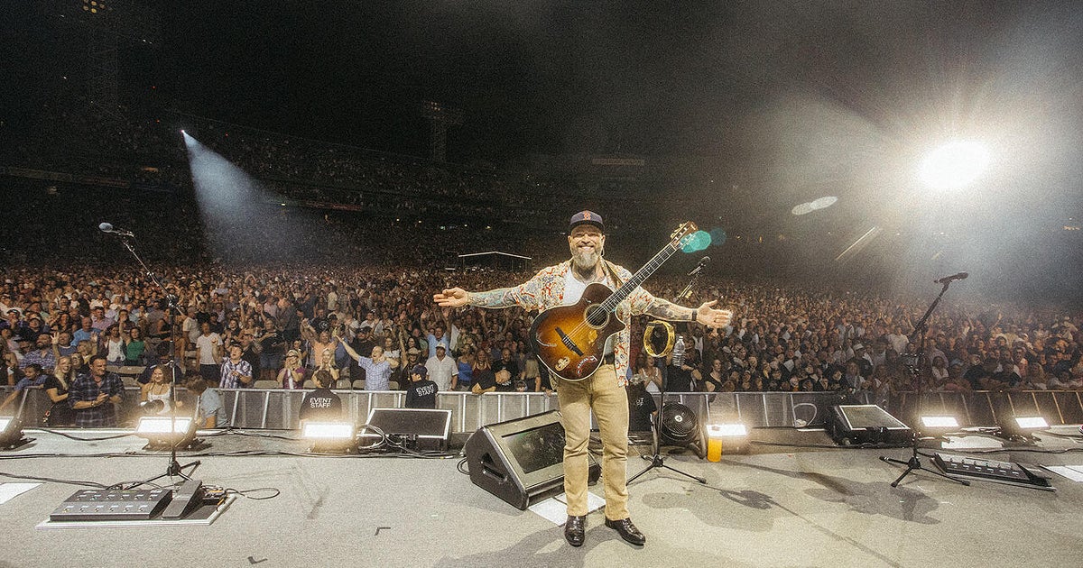 Zac Brown Band дава безплатни круизи на 37 000 концертни фенове на Fenway Park в „невероятна изненада“