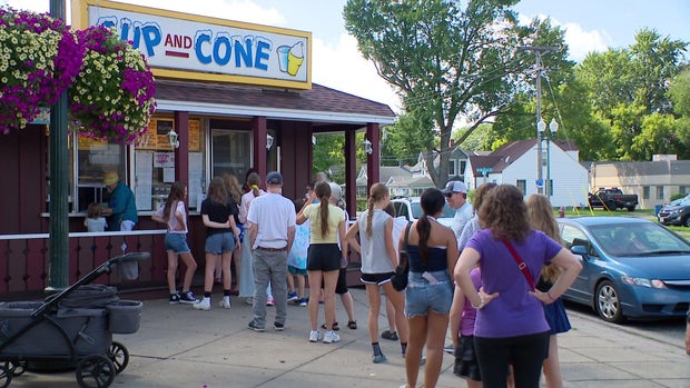 5a-vo-cup-and-cone-wccoazgm.jpg