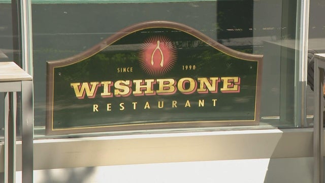 restaurant-table2.jpg 