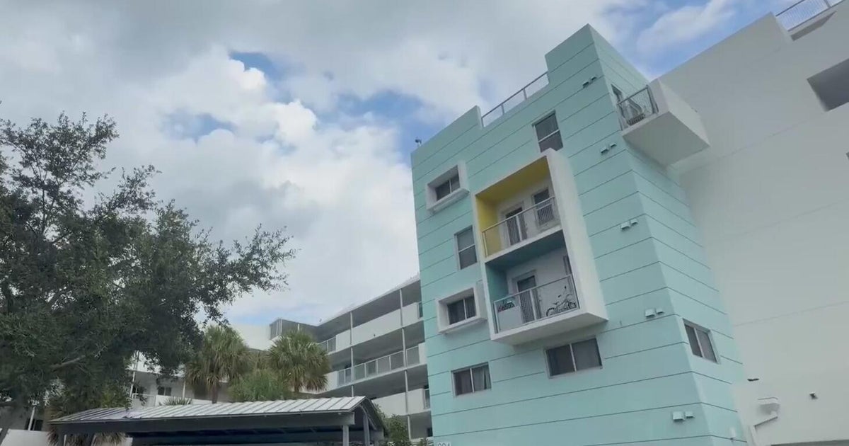 Fort Lauderdale mother claims her apartment has had mold for 6 years, causing health issues for her son