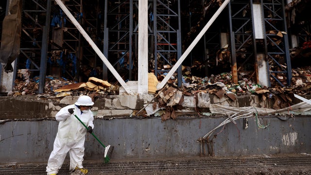 Los Angeles warehouse fire cleanup efforts 