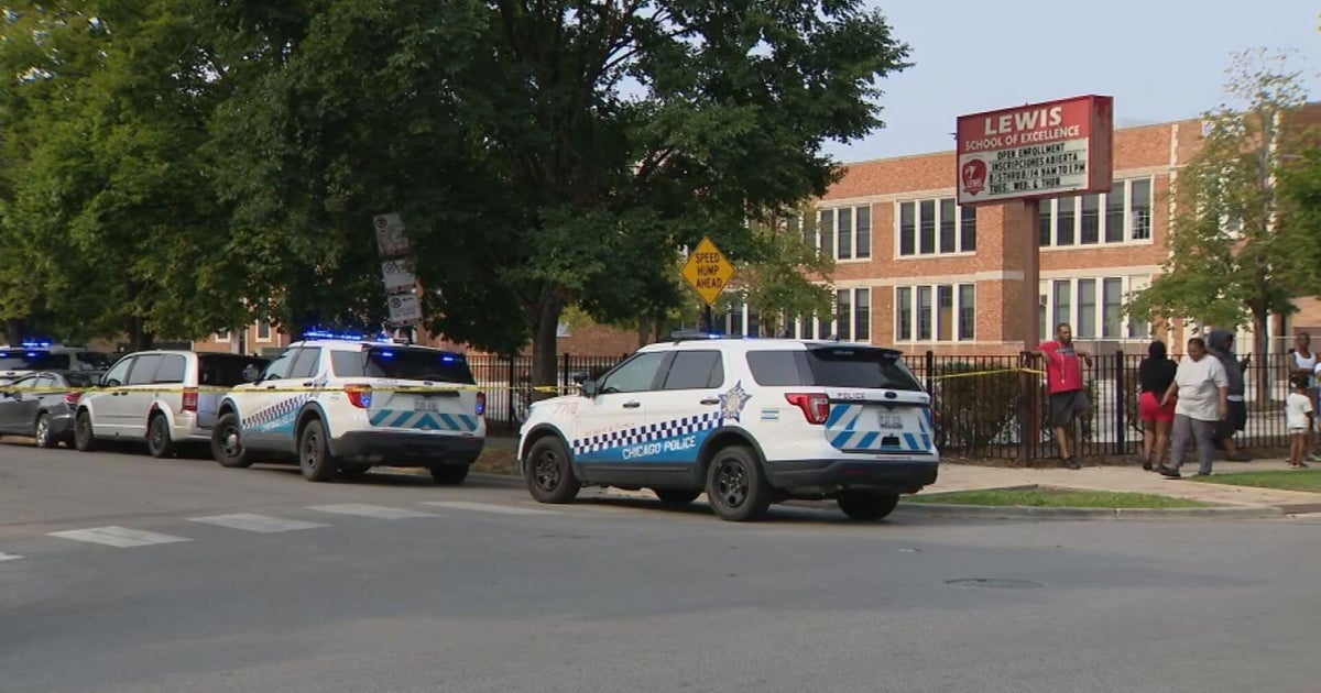 3 people shot, 4th injured in drive-by incident on Chicago's West Side
