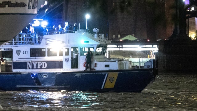 Mexican Navy Tall Ship's Mast Strikes Brooklyn Bridge 