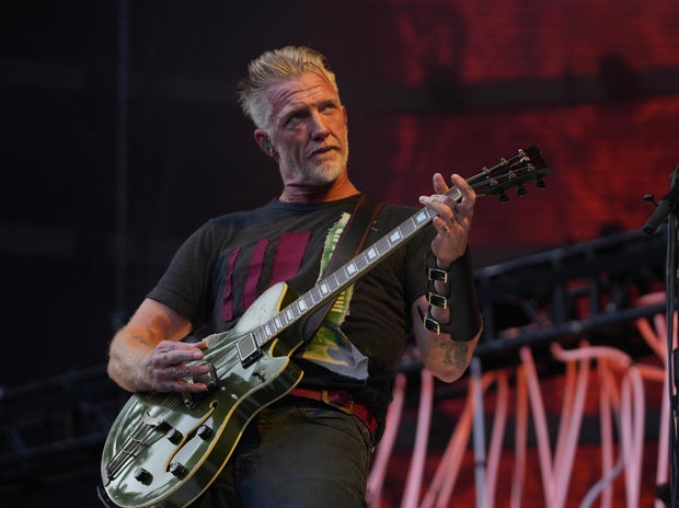jake-barlow-queens-of-the-stone-age-josh-homme-8.jpg 