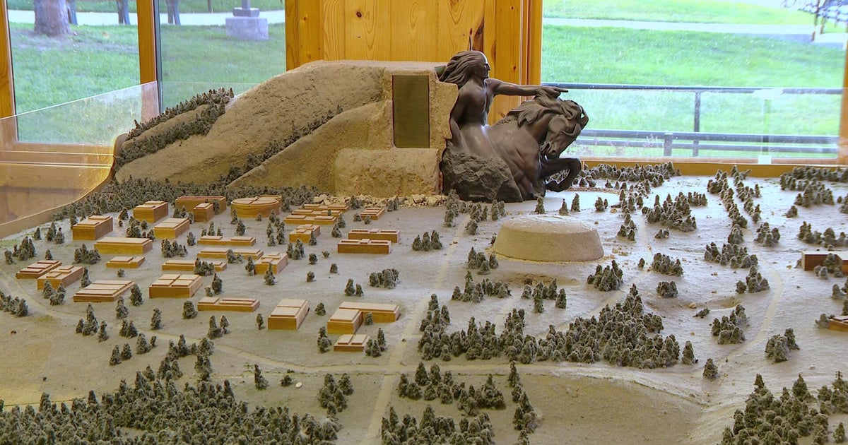 Crazy Horse Memorial model showing monument's future was built by Minnesota college students