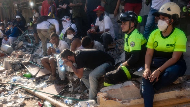 Quake Death Toll Rises As Colombian Civilians Aid In Rescue
