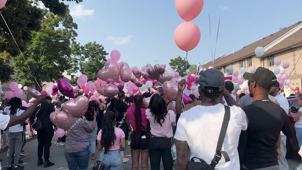 People with pink balloons