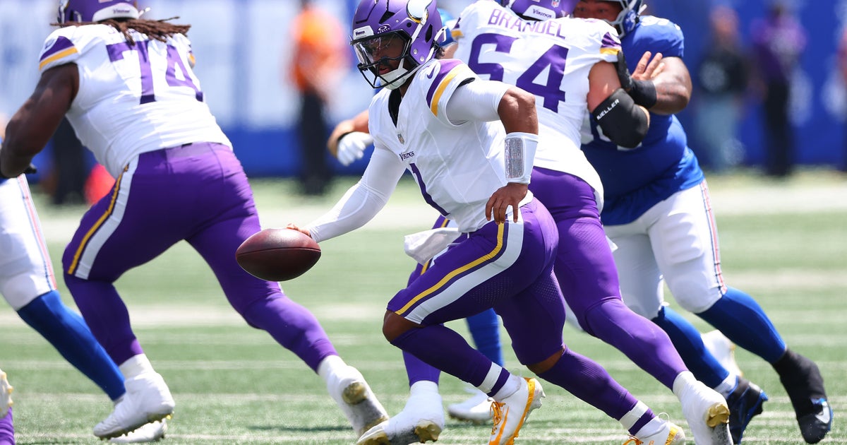 Murray debuts as Minnesota’s starting QB, Dart throws for a TD as Vikings beat Giants 13-10