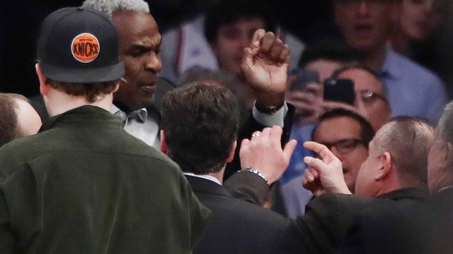 Former New York Knicks player Charles Oakley exchanges words with a security guard during the first half of an NBA basketball game between the New York Knicks and the Los Angeles Clippers, in New York's Madison Square Garden, Feb. 8, 2017. 
