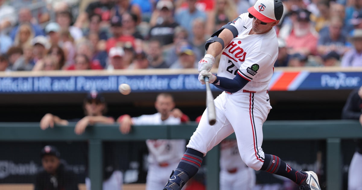 De La Cruz hits go-ahead single, Phillies overcome five-run deficit to beat Minnesota 7-5