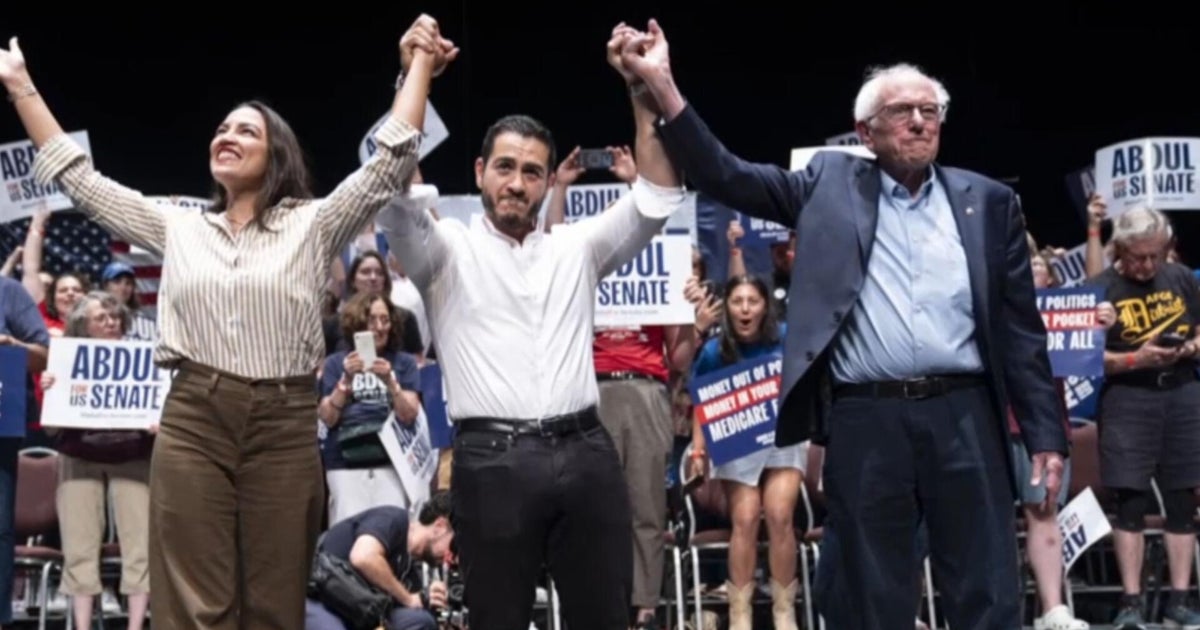 Republican, Democratic strategists weigh in on split over socialism