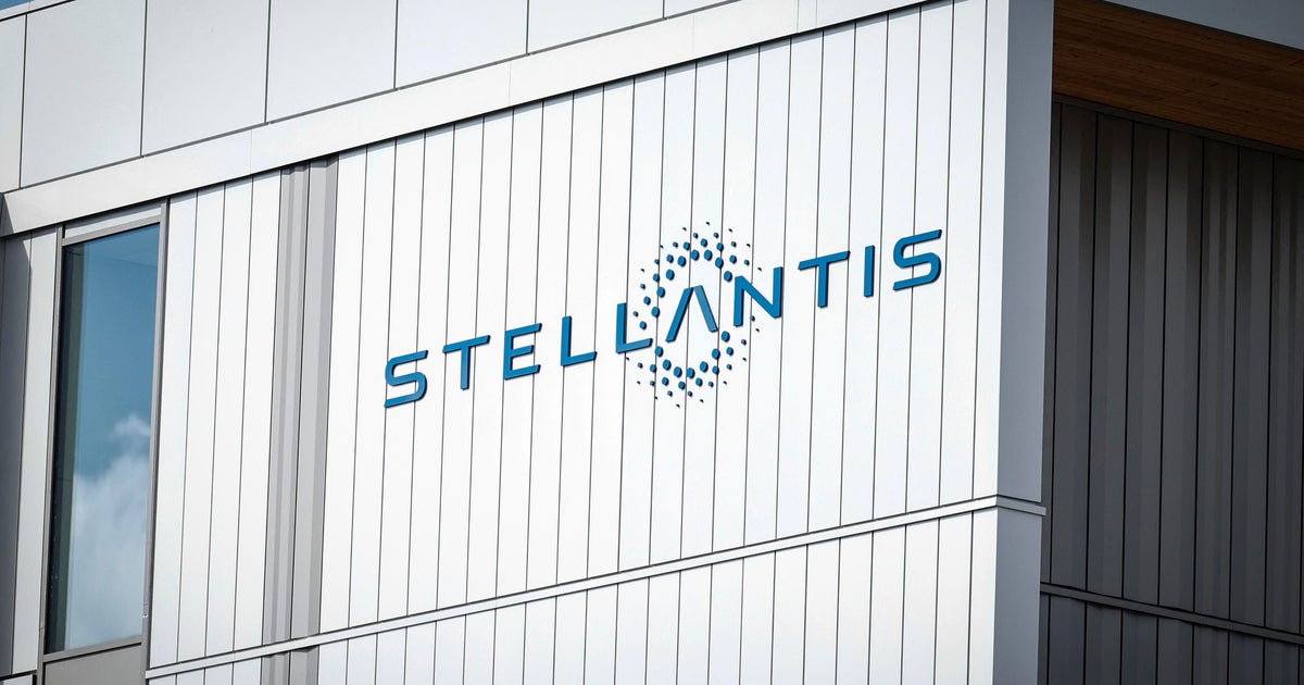 Stellantis изтегля близо 850 000 превозни средства в САЩ поради проблем с камерата за задно виждане