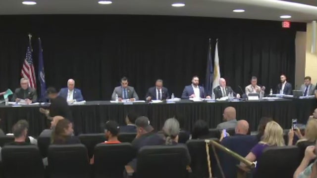 Anti-Islam protesters, Dearborn community members crowd city council meeting 